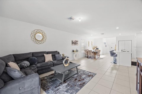 House in St. Lucie, Florida 5 bedrooms, 216.09 sq.m. № 2305140 - photo 18