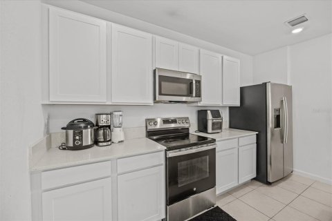 House in St. Lucie, Florida 5 bedrooms, 216.09 sq.m. № 2305140 - photo 10