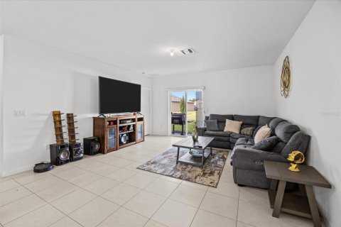 House in St. Lucie, Florida 5 bedrooms, 216.09 sq.m. № 2305140 - photo 15