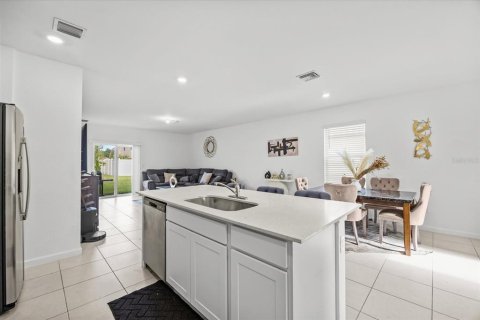 House in St. Lucie, Florida 5 bedrooms, 216.09 sq.m. № 2305140 - photo 11