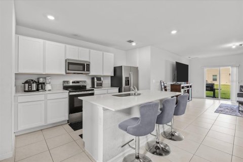 House in St. Lucie, Florida 5 bedrooms, 216.09 sq.m. № 2305140 - photo 8