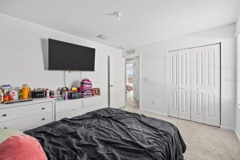 House in St. Lucie, Florida 5 bedrooms, 216.09 sq.m. № 2305140 - photo 24