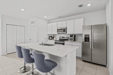 House in St. Lucie, Florida 5 bedrooms, 216.09 sq.m. № 2305140 - photo 9