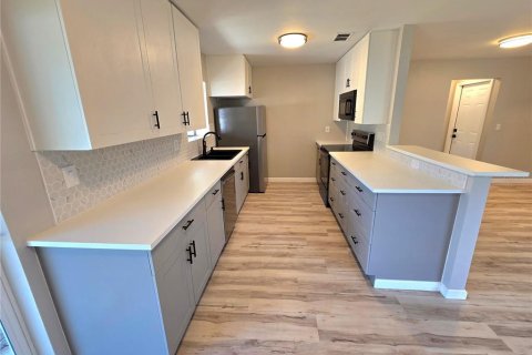 House in Sarasota, Florida 2 bedrooms, 96.25 sq.m. № 1717726 - photo 4