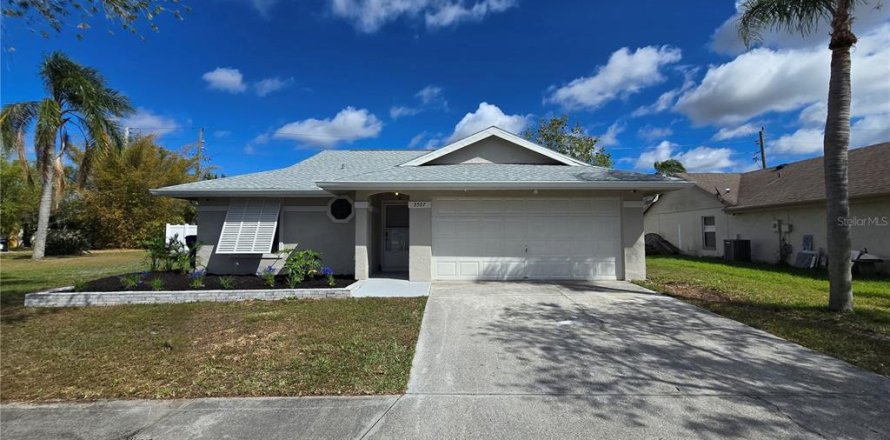 House in Sarasota, Florida 2 bedrooms, 96.25 sq.m. № 1717726