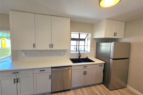 House in Sarasota, Florida 2 bedrooms, 96.25 sq.m. № 1717726 - photo 7