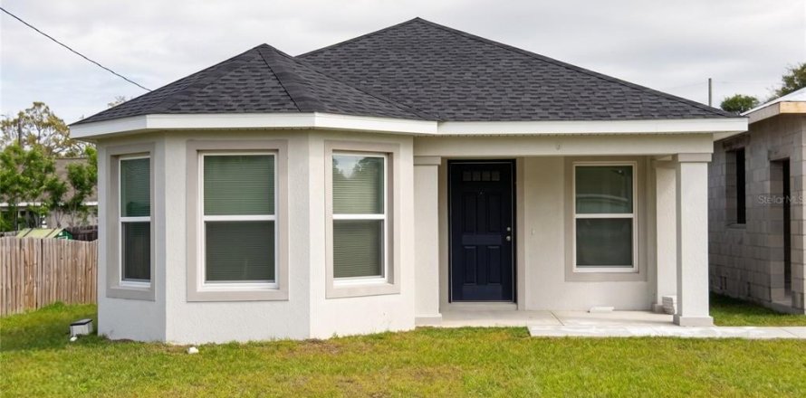 House in Ocala, Florida 3 bedrooms, 134.71 sq.m. № 2100030