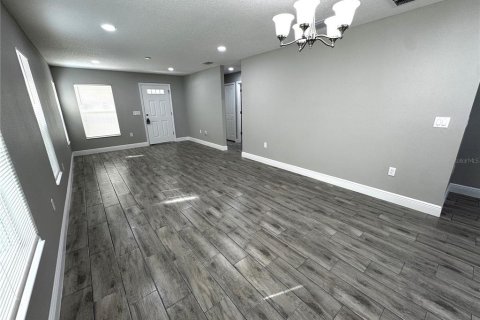 House in Ocala, Florida 3 bedrooms, 134.71 sq.m. № 2100030 - photo 2