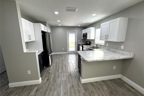 House in Ocala, Florida 3 bedrooms, 134.71 sq.m. № 2100030 - photo 4