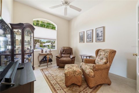 House in Lady Lake, Florida 3 bedrooms, 206.99 sq.m. № 2203290 - photo 22