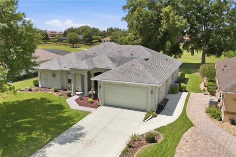 House in Lady Lake, Florida 3 bedrooms, 206.99 sq.m. № 2203290
