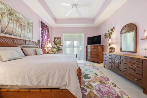 House in Lady Lake, Florida 3 bedrooms, 206.99 sq.m. № 2203290 - photo 11
