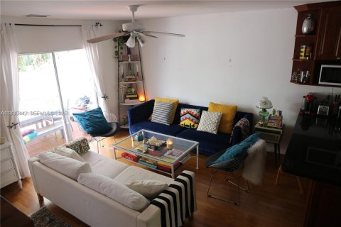 Таунхаус в Ки-Бискейн, Флорида 2 спальни, 81.29м2 № 2037674