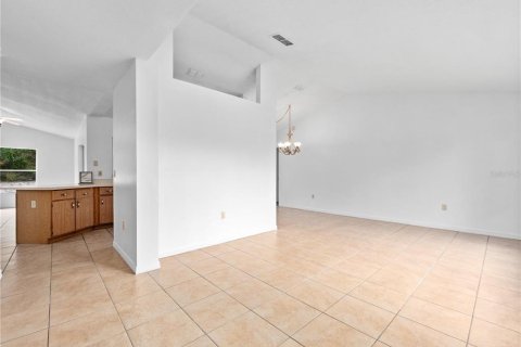 House in Deltona, Florida 3 bedrooms, 130.34 sq.m. № 1778152 - photo 5