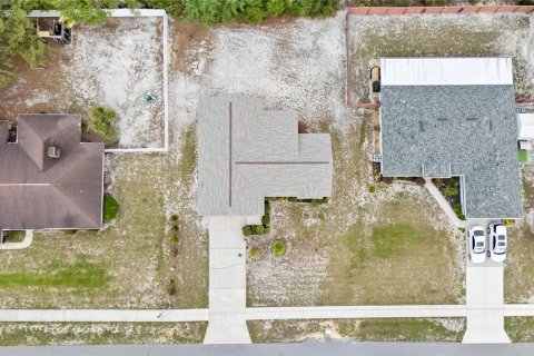 House in Deltona, Florida 3 bedrooms, 130.34 sq.m. № 1778152 - photo 30