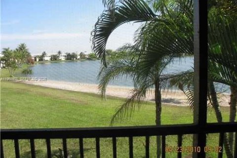 Copropriété à louer à Homestead, Floride: 2 chambres, 80.17 m2 № 2021821 - photo 2