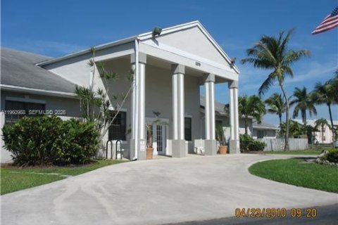 Copropriété à louer à Homestead, Floride: 2 chambres, 80.17 m2 № 2021821 - photo 11