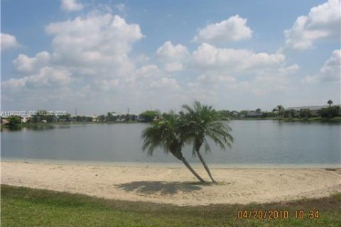 Copropriété à louer à Homestead, Floride: 2 chambres, 80.17 m2 № 2021821 - photo 3