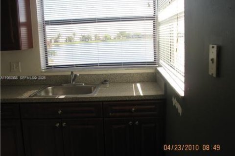 Copropriété à louer à Homestead, Floride: 2 chambres, 80.17 m2 № 2021821 - photo 7