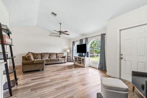 Villa ou maison à louer à Loxahatchee Groves, Floride: 3 chambres, 144.65 m2 № 2365812 - photo 3
