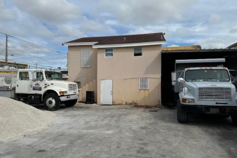 Commercial property in Miami, Florida № 2062391 - photo 4