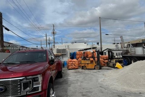 Commercial property in Miami, Florida № 2062391 - photo 5