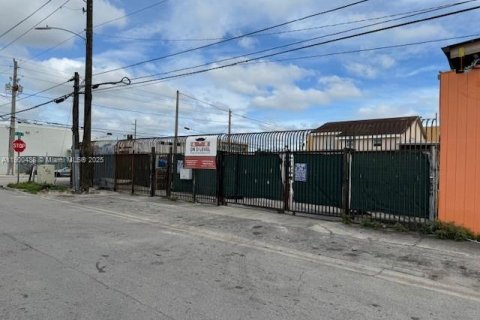 Commercial property in Miami, Florida № 2062391 - photo 3