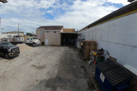 Commercial property in Miami, Florida № 2062391 - photo 2
