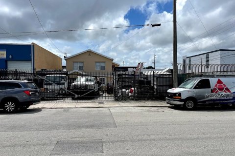 Commercial property in Miami, Florida № 2062391 - photo 9