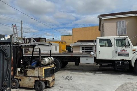 Commercial property in Miami, Florida № 2062391 - photo 7