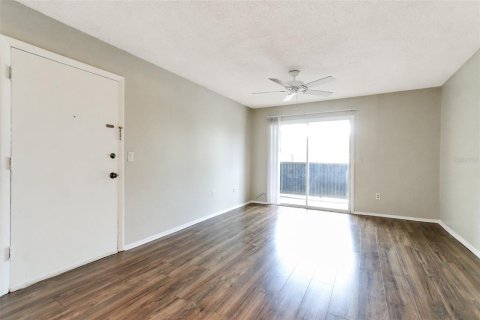Condo in Altamonte Springs, Florida, 2 bedrooms  № 1843316 - photo 14