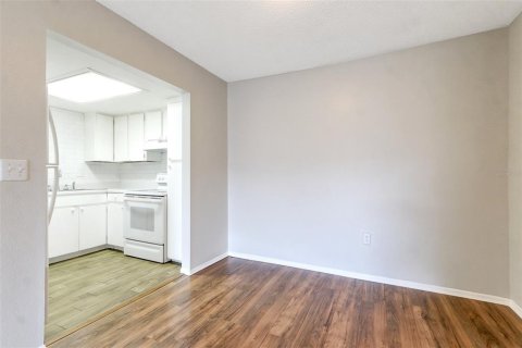 Condo in Altamonte Springs, Florida, 2 bedrooms  № 1843316 - photo 13