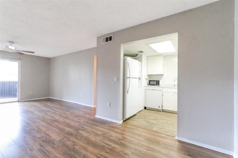 Condo in Altamonte Springs, Florida, 2 bedrooms  № 1843316 - photo 11