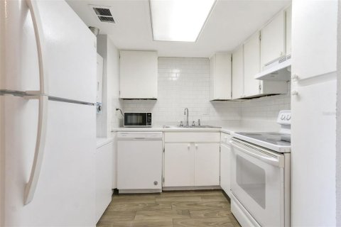 Condo in Altamonte Springs, Florida, 2 bedrooms  № 1843316 - photo 9