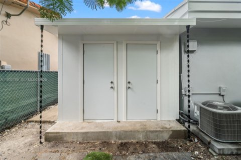 Casa en alquiler en Miami, Florida, 3 dormitorios, 152.73 m2 № 1993878 - foto 17