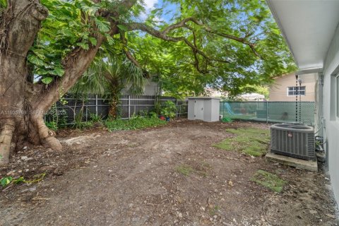 Casa en alquiler en Miami, Florida, 3 dormitorios, 152.73 m2 № 1993878 - foto 20