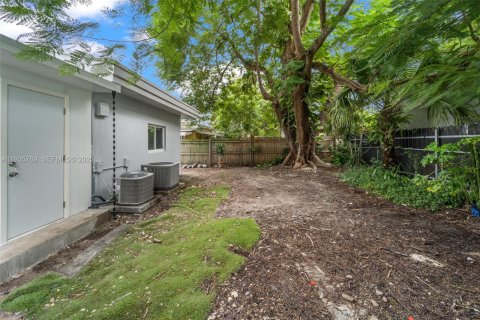 Casa en alquiler en Miami, Florida, 3 dormitorios, 152.73 m2 № 1993878 - foto 15