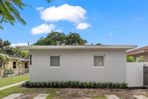 Casa en alquiler en Miami, Florida, 3 dormitorios, 152.73 m2 № 1993878 - foto 22
