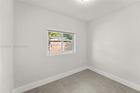 Casa en alquiler en Miami, Florida, 3 dormitorios, 152.73 m2 № 1993878 - foto 14