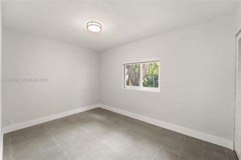 Casa en alquiler en Miami, Florida, 3 dormitorios, 152.73 m2 № 1993878 - foto 12