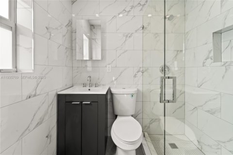 Casa en alquiler en Miami, Florida, 3 dormitorios, 152.73 m2 № 1993878 - foto 11