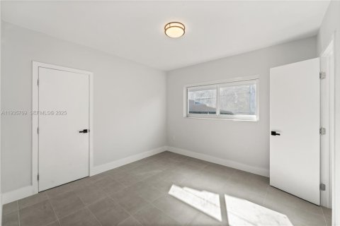 Casa en alquiler en Miami, Florida, 3 dormitorios, 152.73 m2 № 1993878 - foto 10