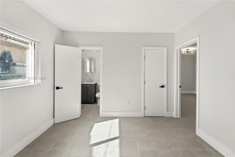 Casa en alquiler en Miami, Florida, 3 dormitorios, 152.73 m2 № 1993878 - foto 9