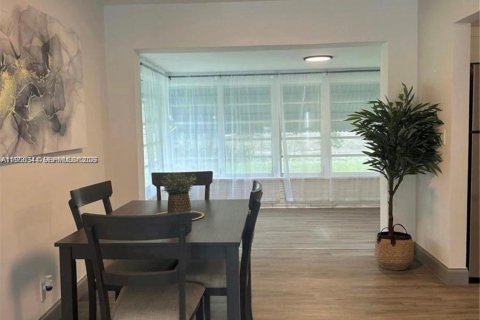 Villa ou maison à louer à North Miami Beach, Floride: 2 chambres, 89.65 m2 № 2011386 - photo 4