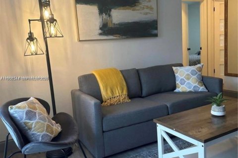 Villa ou maison à louer à North Miami Beach, Floride: 2 chambres, 89.65 m2 № 2011386 - photo 3