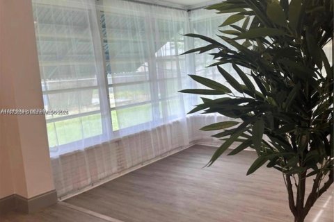 Villa ou maison à louer à North Miami Beach, Floride: 2 chambres, 89.65 m2 № 2011386 - photo 5