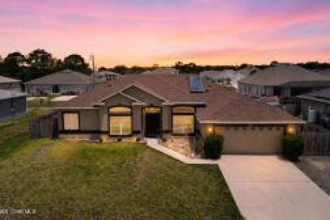 House in Palm Bay, Florida 3 bedrooms, 191.75 sq.m. № 2177481