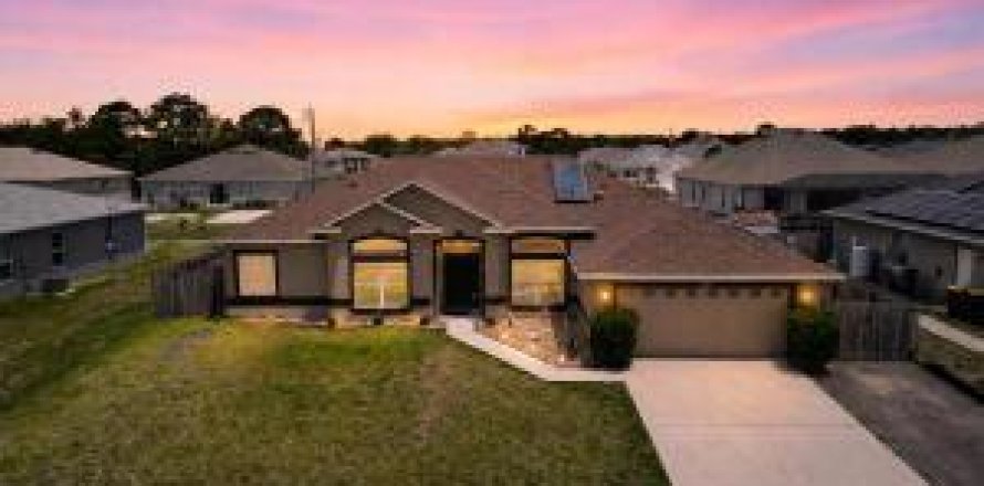 House in Palm Bay, Florida 3 bedrooms, 191.75 sq.m. № 2177481