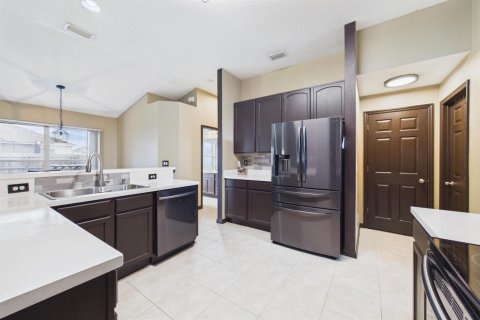 House in Palm Bay, Florida 3 bedrooms, 191.75 sq.m. № 2177481 - photo 11