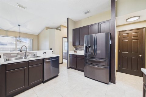 House in Palm Bay, Florida 3 bedrooms, 191.75 sq.m. № 2177481 - photo 15